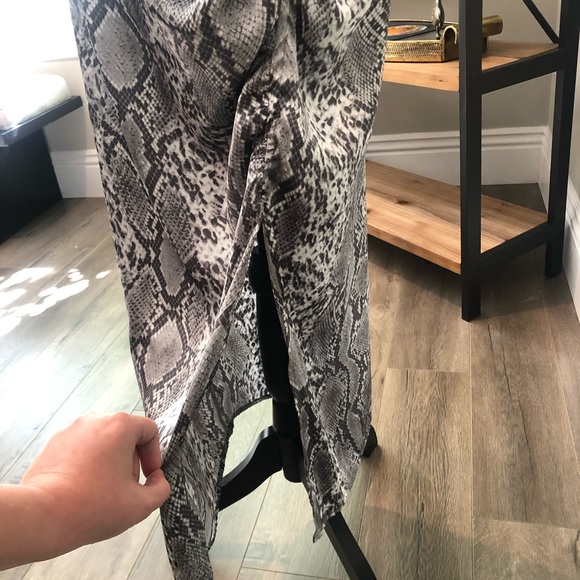 Free Press White & Grey snake print skirt - Picture 6 of 8